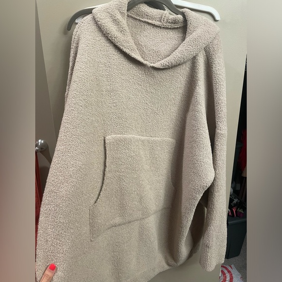 Oversized Blanket Hoodie - Picture 2 of 2